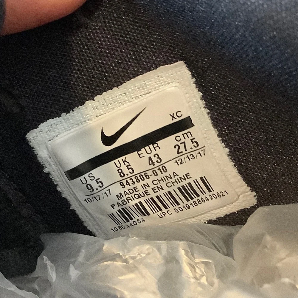 Nike Kyrie 4 Black‎ Metallic Silver 943806-010